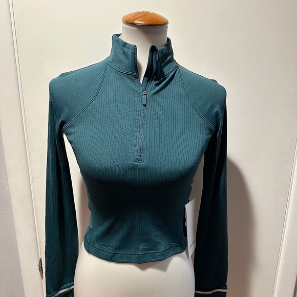lululemon athletica Tops - Lululemon Its Rulu Run Cropped Half Zip - Size 4.‎